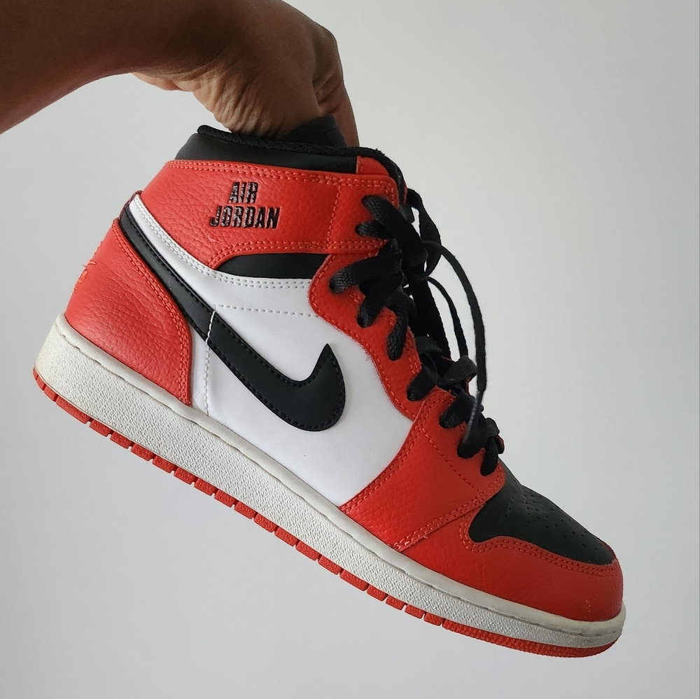 Nike Rare Air Retro Jordan 1 Max Orange White Black Size 6.5Y Sneakers